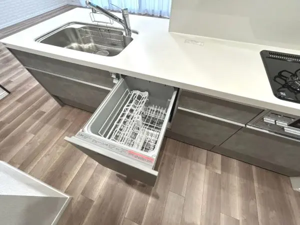 家事の時間短縮に繋がる食器洗浄乾燥機付が設置されています。