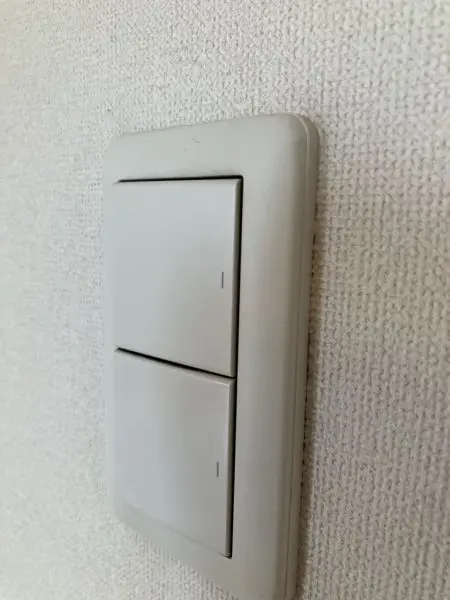 照明スイッチの写真です。