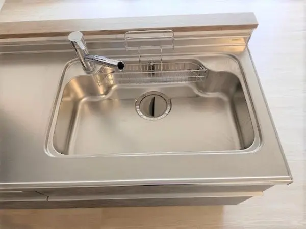 キッチンシンク：サビが発生しにくく耐久性のあるステレンス仕様です。