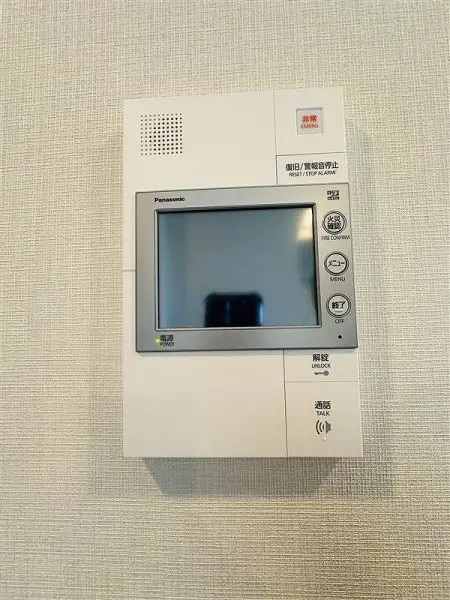 モニター付きインターホンです。
カラー映像で見ることができます。