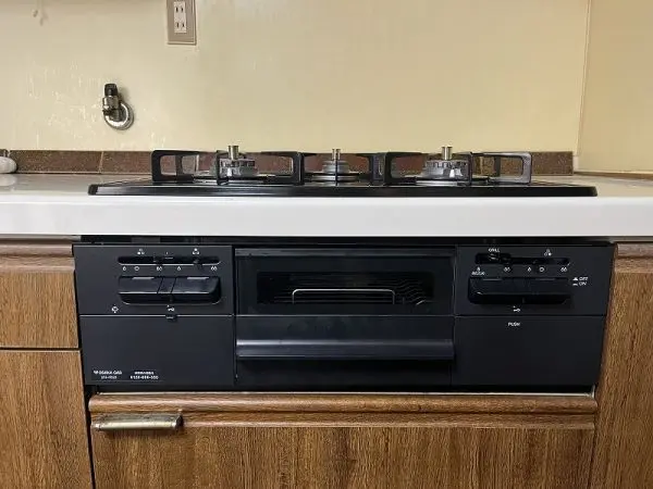 キッチンはグリル付でお料理のレパートリーも増えそうです。同時調理ができ調理時間の時短にもなりますね。