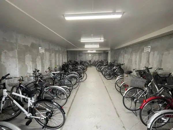 駐輪場有り 無償(初回のみシール代500円)最新の空き状況は確認が必要です。