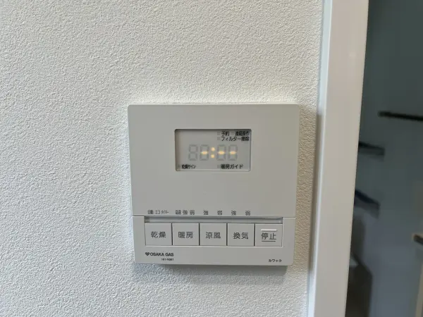 雨の日にあったら嬉しい浴室乾燥機つきです