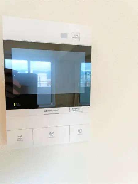 訪問者を確認できるTVモニター付インターホンです。