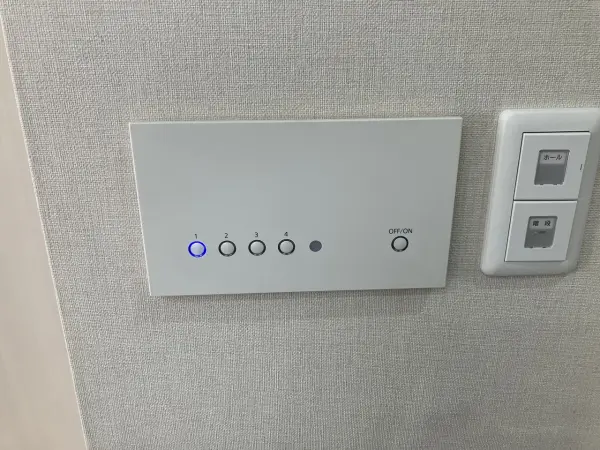 スタイリッシュなスイッチです。ランプが内蔵されているので、消し忘れを防ぐのに役立ちます。