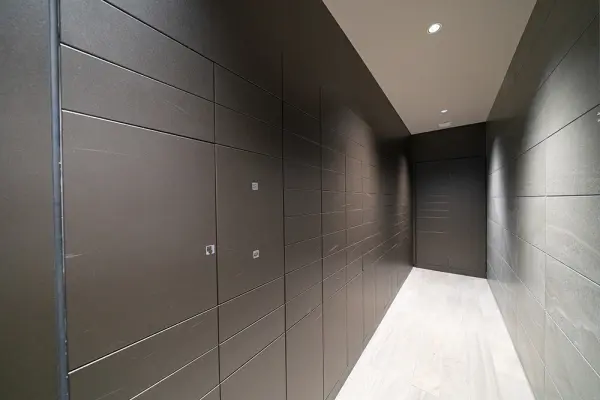 荷物の受け取り時間を気にせずに利用できる宅配ボックスが設置されており、安心して荷物を受け取れます。