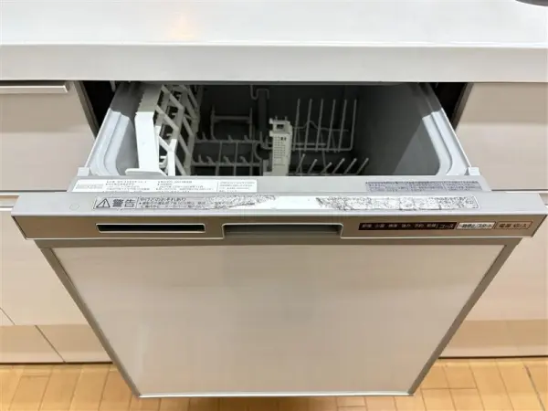 2017年8月にキッチン・キッチンボード新調、キッチンカウンター設置のリフォーム済みです。