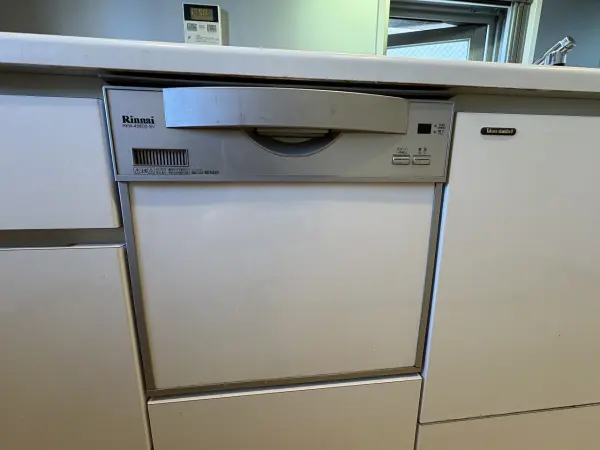 食事の後片付けをサポートしてくれる、食器洗乾燥機付きです。