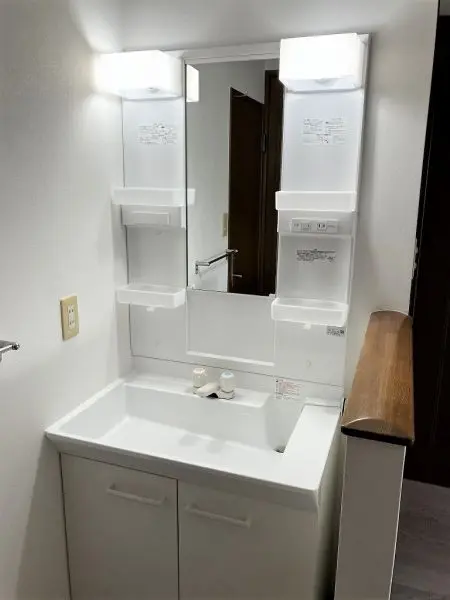 ２階の洗面台写真です。身支度する場所が増えるので朝の混雑を妨げることができます。