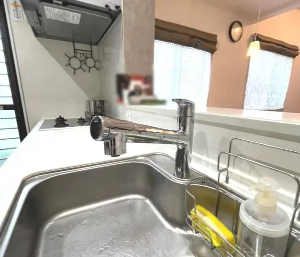 浄水器付き水栓が採用されており、いつでも美味しい水を飲むことができます。