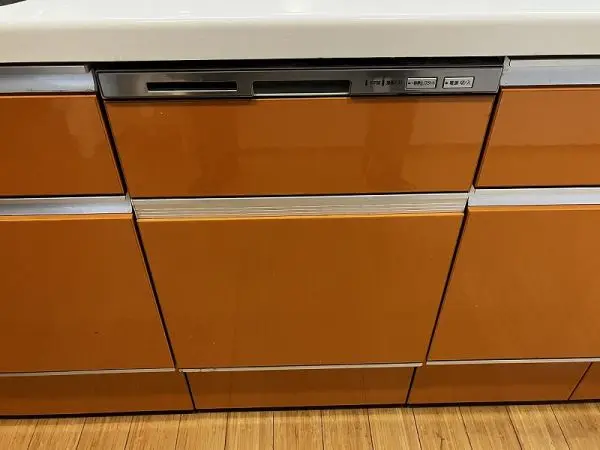 忙しい家事に助かる食器洗い機の設備もございます。時短が叶うほか洗剤による手荒れも防いでいただけます。