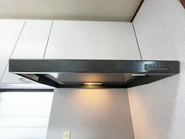 お掃除簡単なＩＨクッキングヒーターと、後片づけに助かる食器洗い乾燥機搭載のシステムキッチンです。