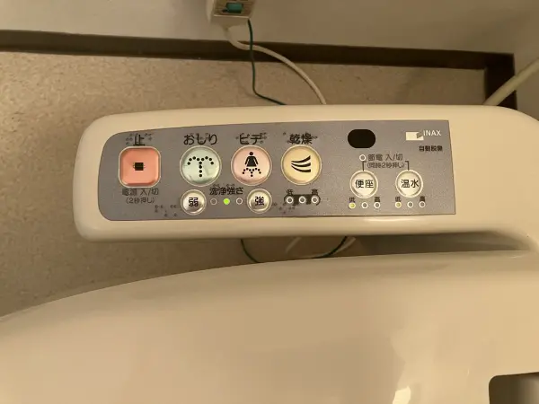 トイレウォシュレット機能付き