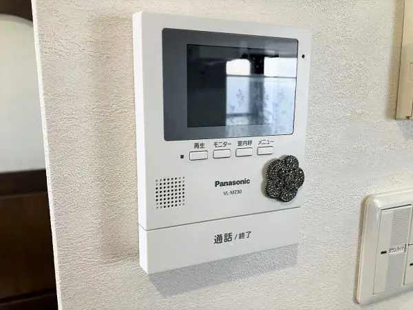 防犯面で安心のモニタ付きインターホン付きです。その他、設備等のお問い合わせもお待ちしております。