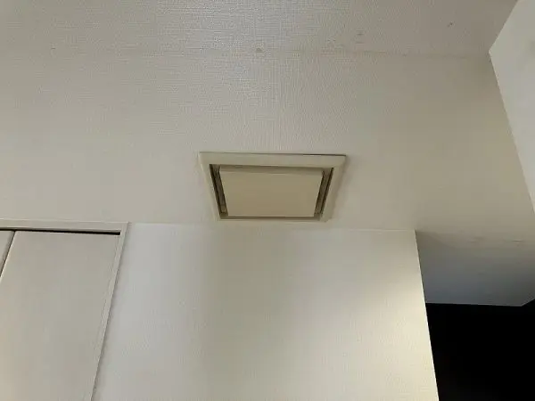 全部屋を強制換気する２４時間換気ダクトです。新鮮な空気を取り入れられるのでいいです。