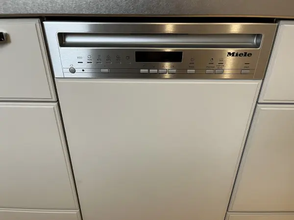 食器洗浄乾燥機が備わっております。時短が叶うほか洗剤による手荒れも防いでいただけます。