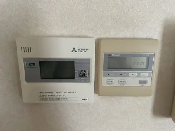 お風呂、床暖房の操作パネルです。