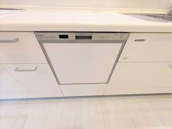 忙しい毎日に嬉しい食器洗乾燥機付きで、家事の時短と手間の軽減を叶えます。