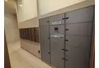 共用部に設置された宅配ボックス。非対面での受け取りは、防犯にも役立ちます。