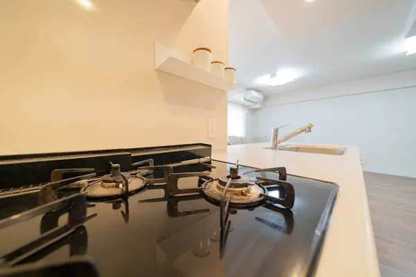 キッチンは3口ガスコンロ、グリル付きでお料理のレパートリーが広がりそうです。