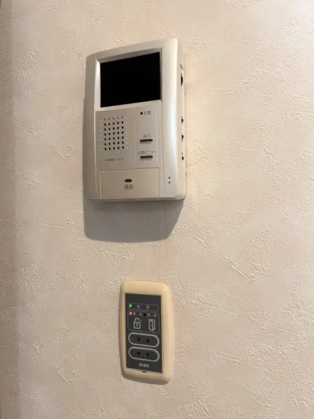 家の中で来訪者の確認ができるので来客応対も安心です。