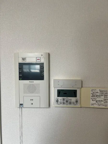 モニタ付インターホンで来訪者の顔を映像で確認することができます。