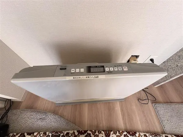 移動式ファンコンベクターです。熱源は都市ガスになります。温風でお部屋を暖めます。