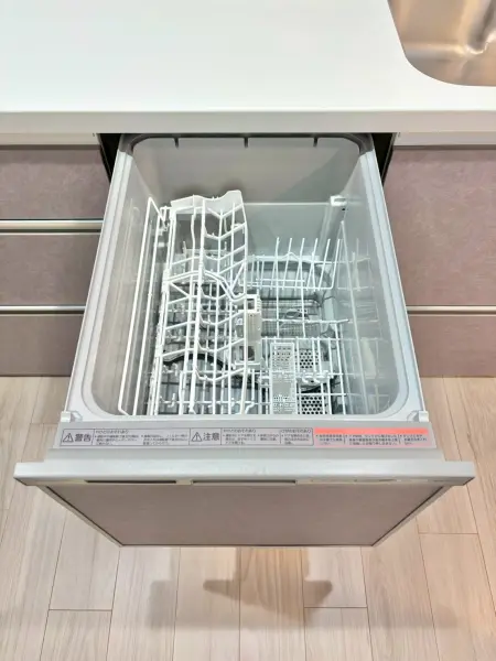 食後の片付けをサポートする食器洗乾燥機を備え、ゆとりある暮らしを実現。