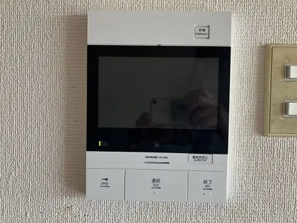 オートロック、モニター付きインターホンがあります。防犯面に配慮したマンションです。