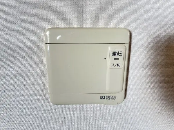 室内の温度を均一に温めやすい床暖房が搭載されています。寒い冬でも足元から温かくお過ごしいただけます。