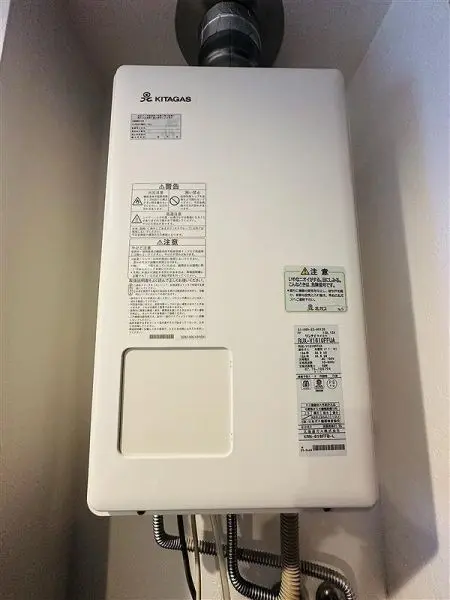 ボイラーの写真です。
室内にあるので冬場も安心です。