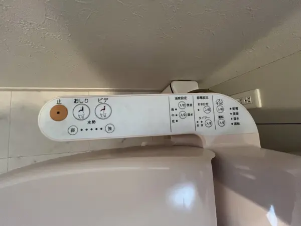 １・２階共にウォシュレット付きで冬の寒い日でも温かく利用できます