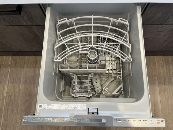 家事負担を軽減してくれる、食器洗乾燥機が搭載しています！食後の洗い物の手間が省けますね。