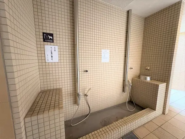 ペット用足洗い場があり、お散歩帰りにご利用いただけます。