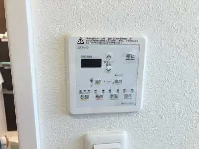 浴室乾燥機が搭載されています。雨の日や花粉飛散の季節も室内で洗濯物を乾かすことができます。