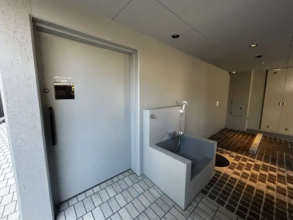 ゴミ集積所が敷地内にありますので、自分が捨てたゴミを他人に知られる心配もあり安心です。