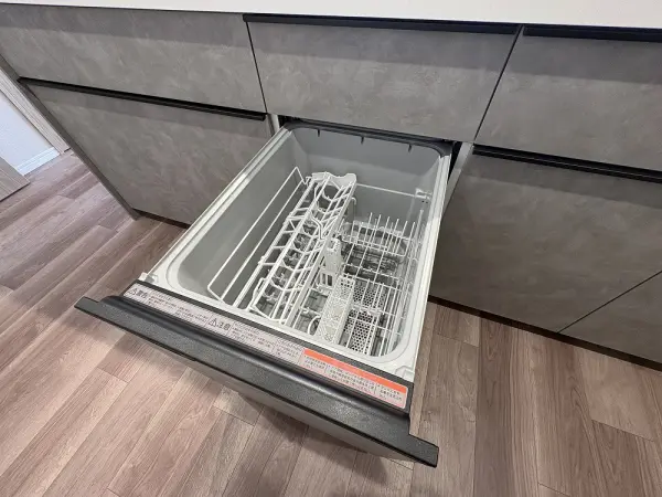 食器洗乾燥機付きで、家事の時間を短縮できます。