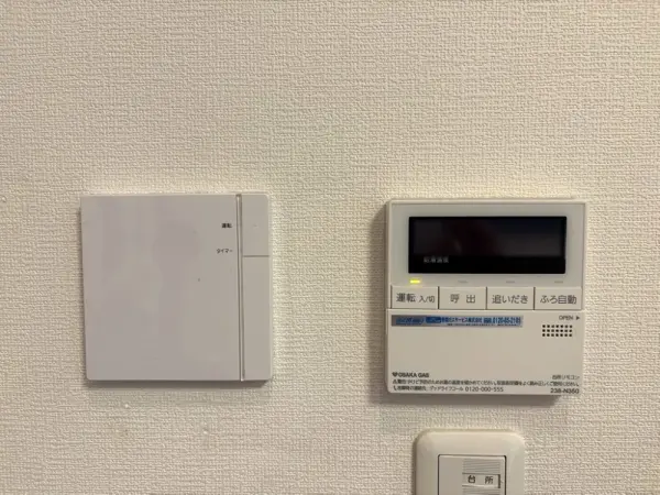 床暖房が3箇所設置されておりますので、寒い季節も足元から暖かく快適に過ごすことができます。