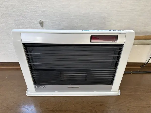 リビングダイニングに2020年に設置した灯油FF暖房