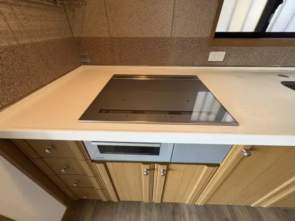 加熱がスピーディーなIHクッキングヒーターが採用されています。