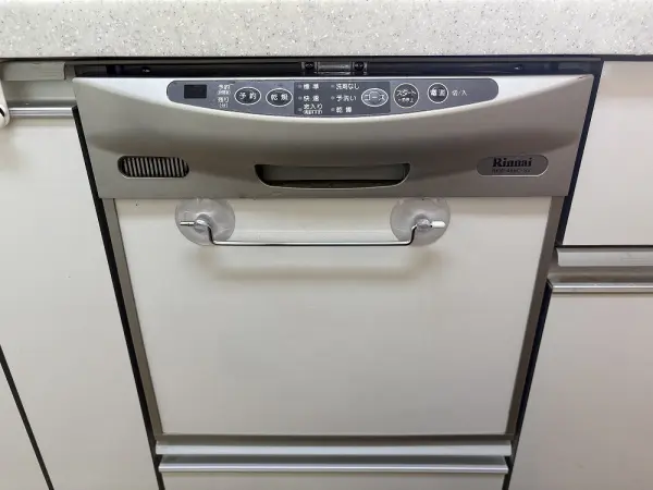 食後の片付けをサポートする食器洗乾燥機を備え、ゆとりある暮らしを実現。