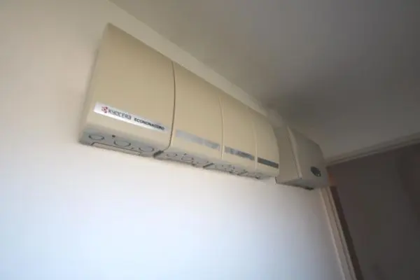 売電収入有り、オール電化の住まいです。全居室に断熱性が高い複層ガラスが採用されています。