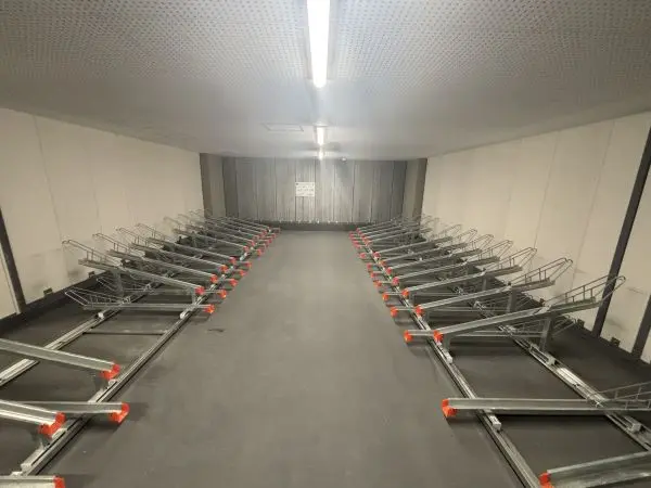 2階に共用の自転車置き場がございます！