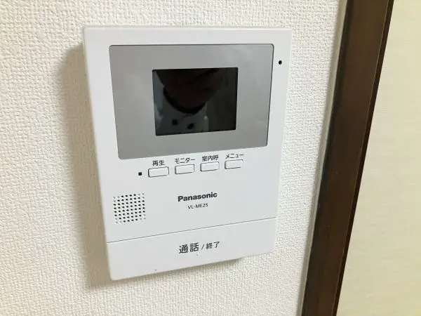 防犯面で安心のモニタ付きインターホン付きです。その他、設備等のお問い合わせもお待ちしております。