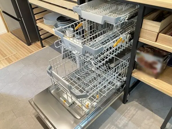 食器洗乾燥機付きで、家事の時間を短縮できます。