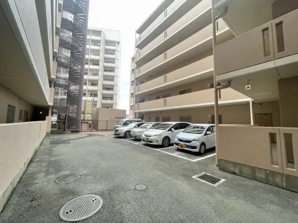 対象物件の駐車場でございます。ささいなことでも構いませんので、お気軽にお問い合わせください。