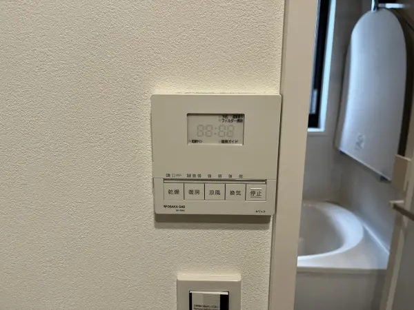 浴室乾燥機は暖房機能も付いております