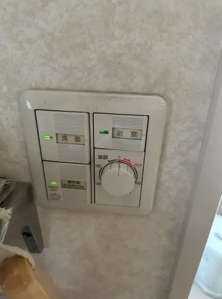 浴室の換気はタイマー付きで管理しやすいです。