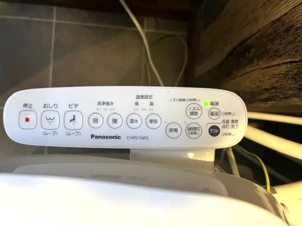 温水洗浄機能搭載の便座は、お子様からご年配の方まで使いやすい設備です。