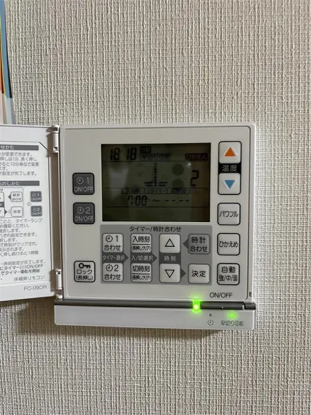 リビングの部分にあります。
タイマー機能などあり、暖かくリビングで過ごすことができます。